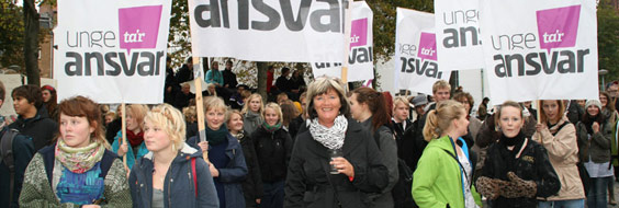 Unge ta'r ansvar - demonstration 5. oktober 2011 i Aalborg - Pia Pedersen, FOA Aalborg var også med.